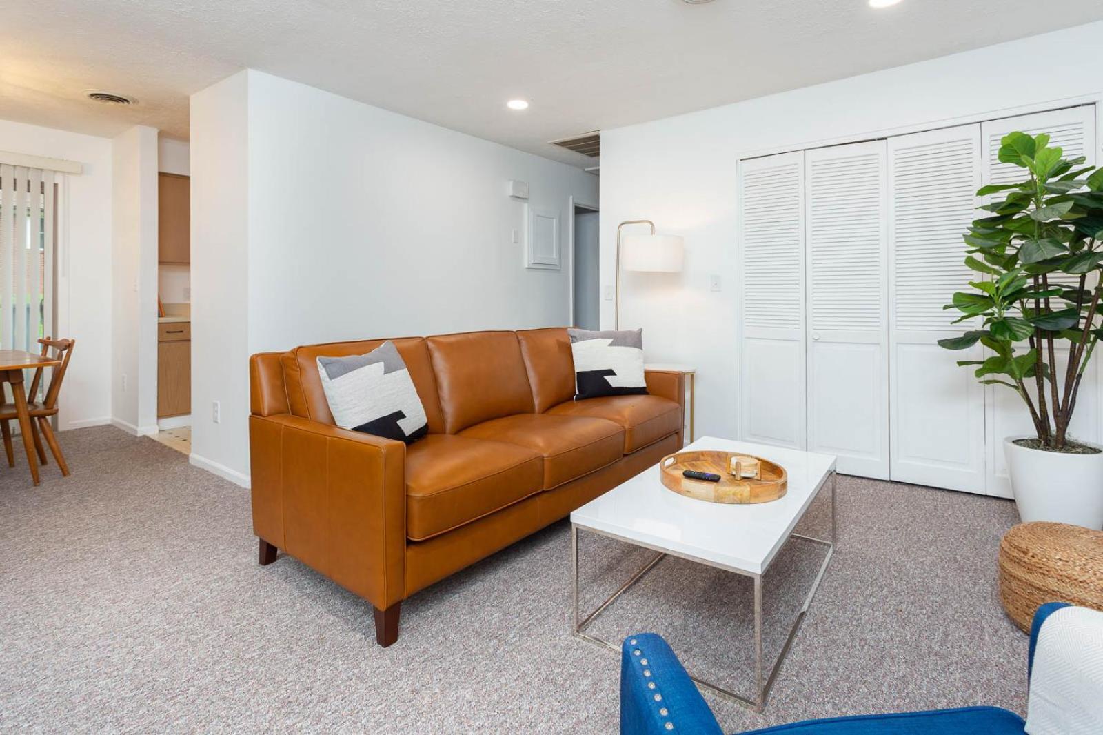 Апартаменты Hendo Hideaway A 2Bed/1Bath Хендерсонвилл Экстерьер фото